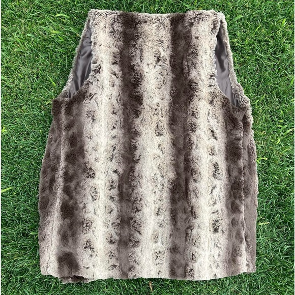 Betsey Johnson Faux Fur Fly Away Vest Size Large MSRP: $68.00 - Picture 14 of 15